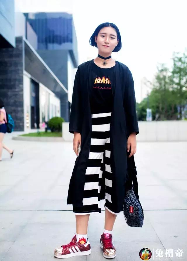 穿上运动鞋去跑10公里,穿上跑鞋就可以运动