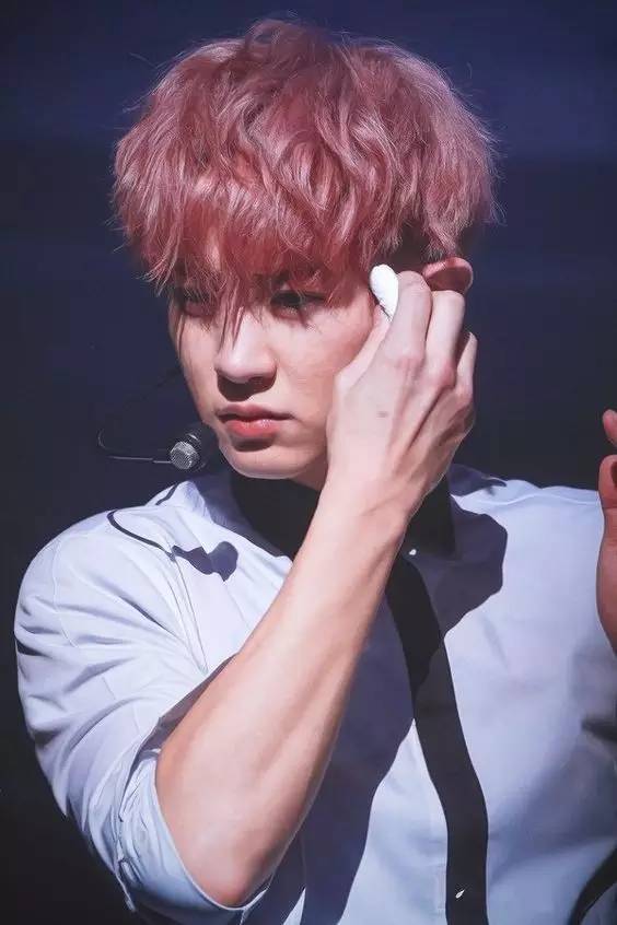 颜控|真心美美哒看欧巴们穿樱花粉