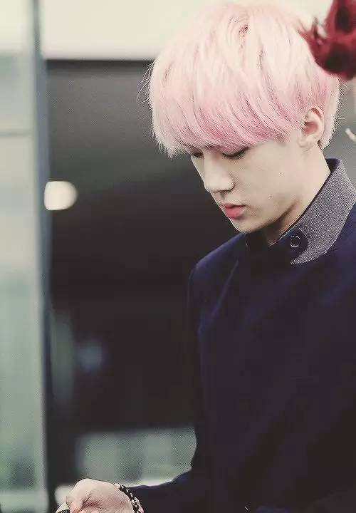 颜控|真心美美哒看欧巴们穿樱花粉