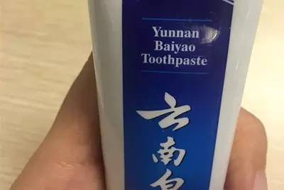 让你牙齿白到发光的网红牙膏,怒刷30次黑卡