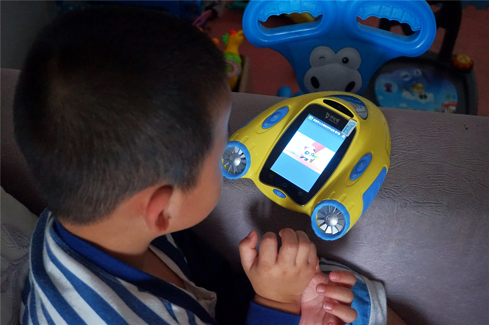 集学习娱乐于一体的客厅,集娱乐和学习于一体的电脑