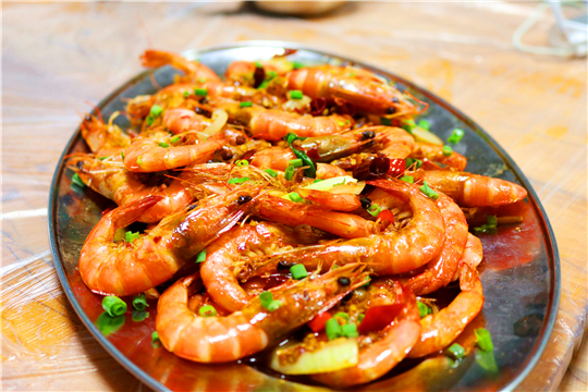 三亚旅行结婚纪念日,小两口结婚纪念日在家过二人世界