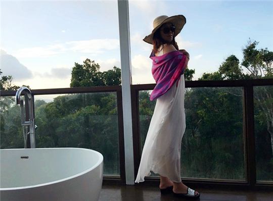 三亚旅行结婚纪念日,小两口结婚纪念日在家过二人世界