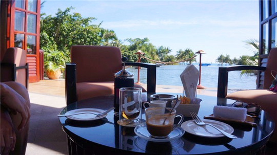 三亚旅行结婚纪念日,小两口结婚纪念日在家过二人世界