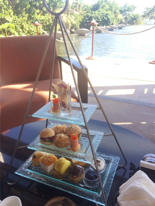 三亚旅行结婚纪念日,小两口结婚纪念日在家过二人世界