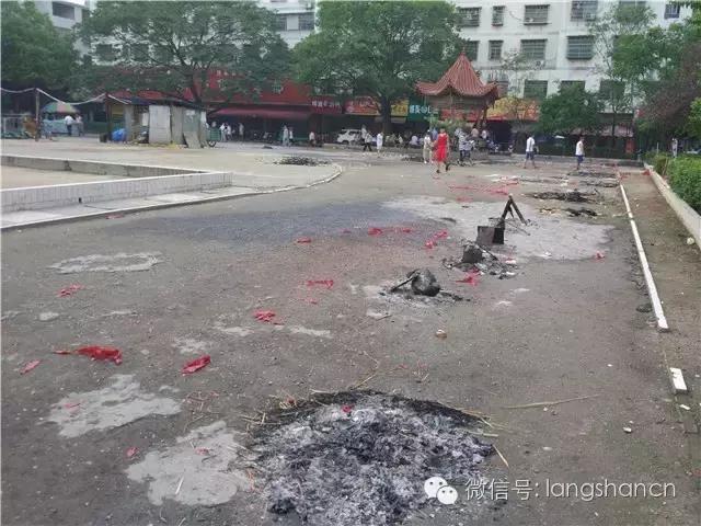 送老客‖中元节留下的残局,谁来为这样的不文明买单?新宁人