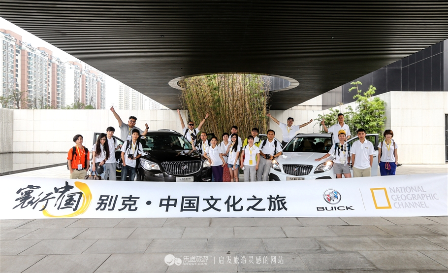 寰行中国,我在荆州古城学楚绣