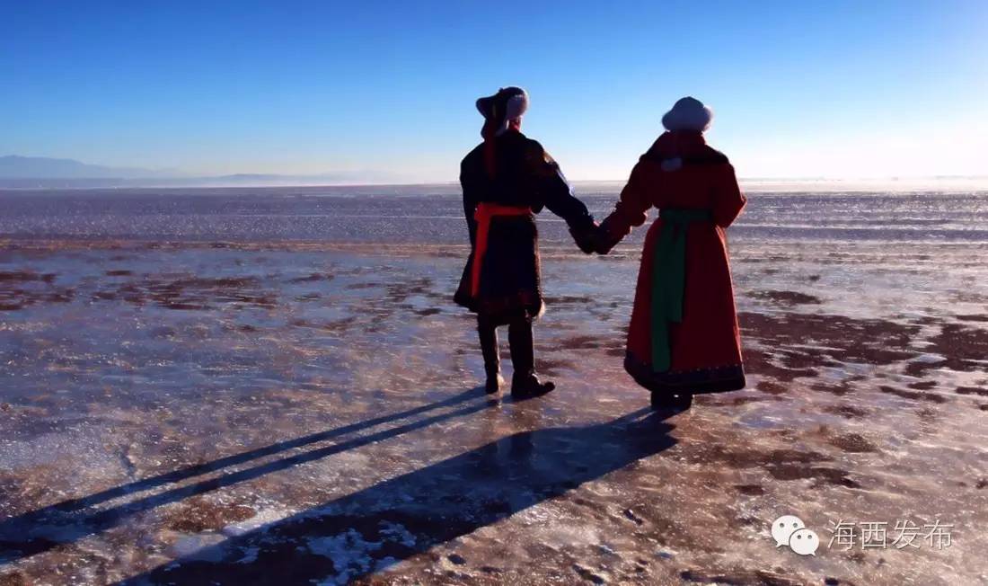 不羡鸳鸯不羡仙是哪首歌曲里的,青山绿水彩云间不羡鸳鸯不羡仙