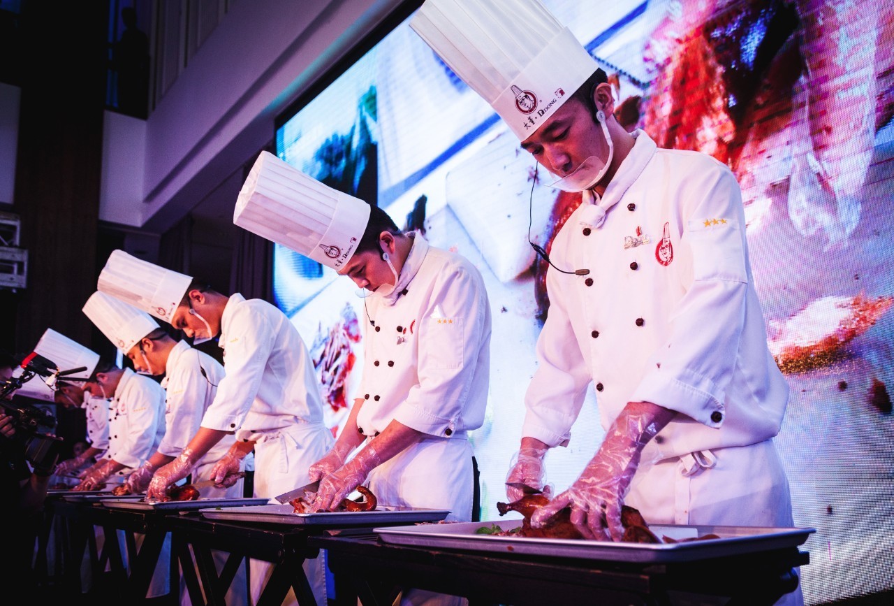 视频从“酥不腻”到“吃不腻”，谁和大董有一腿