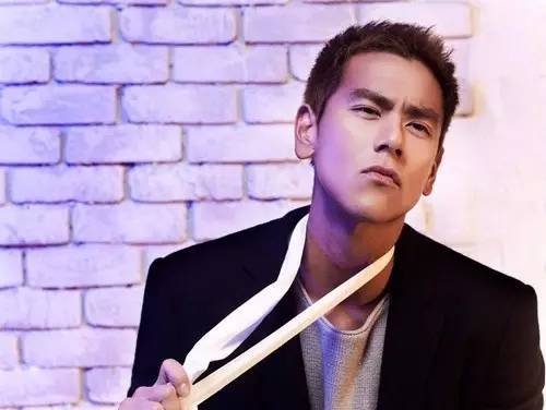 别当“臭男人”，让香水为你的爱情加分|七夕看雅趣