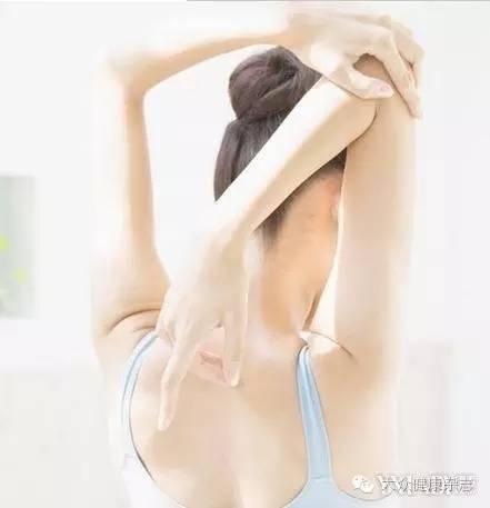 夏天穿短袖怎么让胳膊壮一点,夏天想穿短袖还不想露纹身