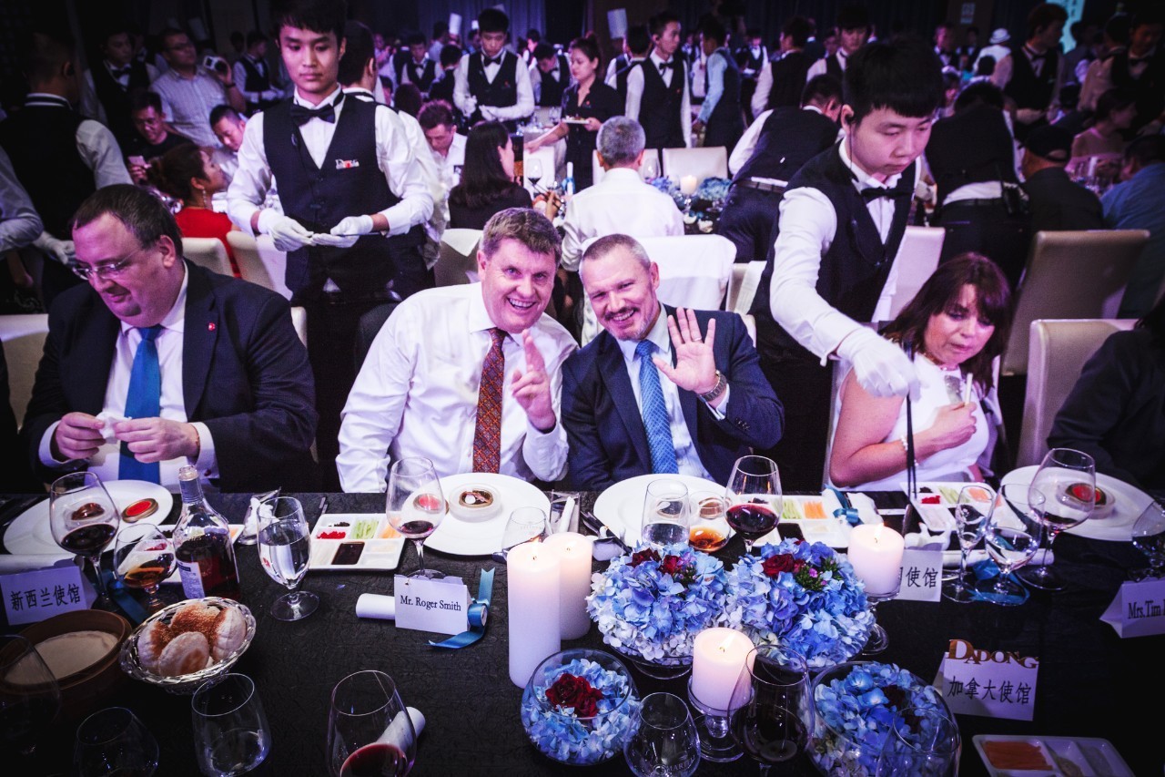 视频从“酥不腻”到“吃不腻”，谁和大董有一腿