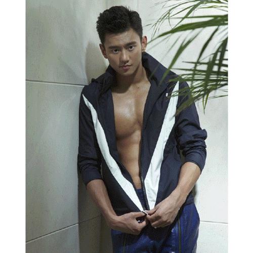 舔屏有一种喷鼻血的方式,叫中国奥运男神!