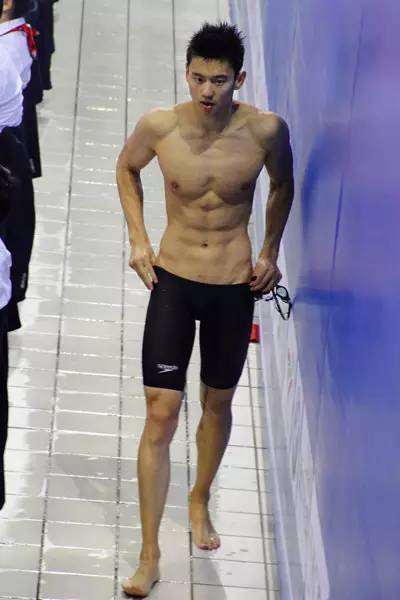 舔屏有一种喷鼻血的方式,叫中国奥运男神!