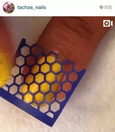 有了这个手残辅助小能手，涂完的指甲绝对可以晒朋友圈！