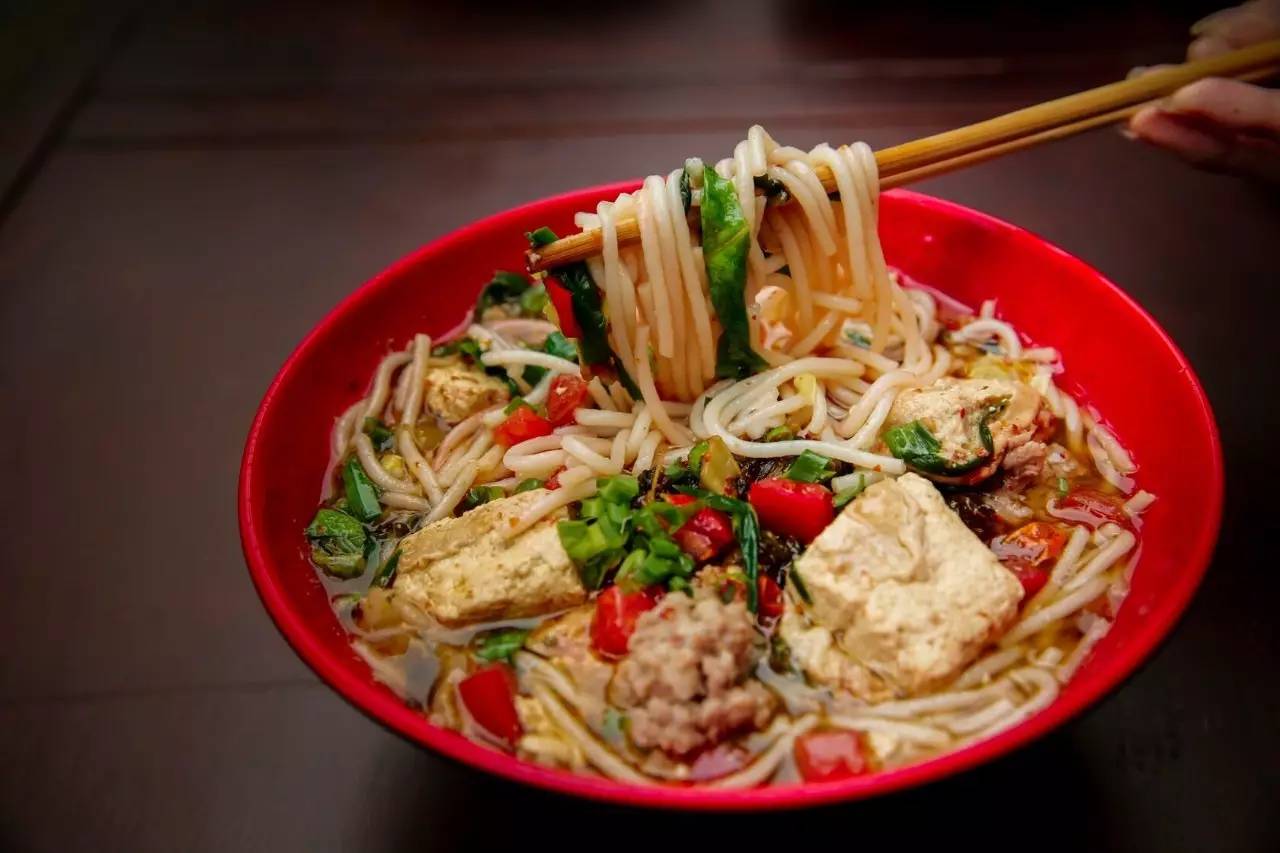 云桂高铁达速,云桂铁路昆明至百色段通车视频