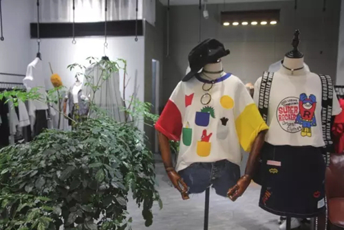 重庆个性潮店其实很多 分分钟秒杀网购代购