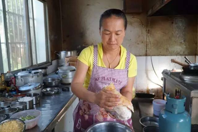 云南美食酸菜红豆猪脚,宾川县酸汤猪脚