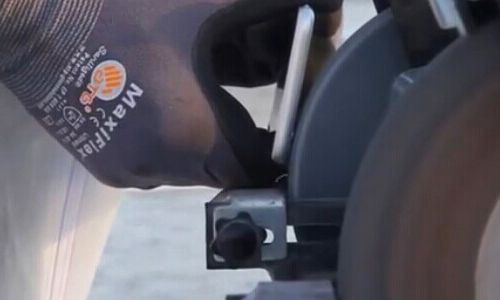 苹果后面的三个摄像头可以挡住吗,iphone摄像头凸起怎么解决