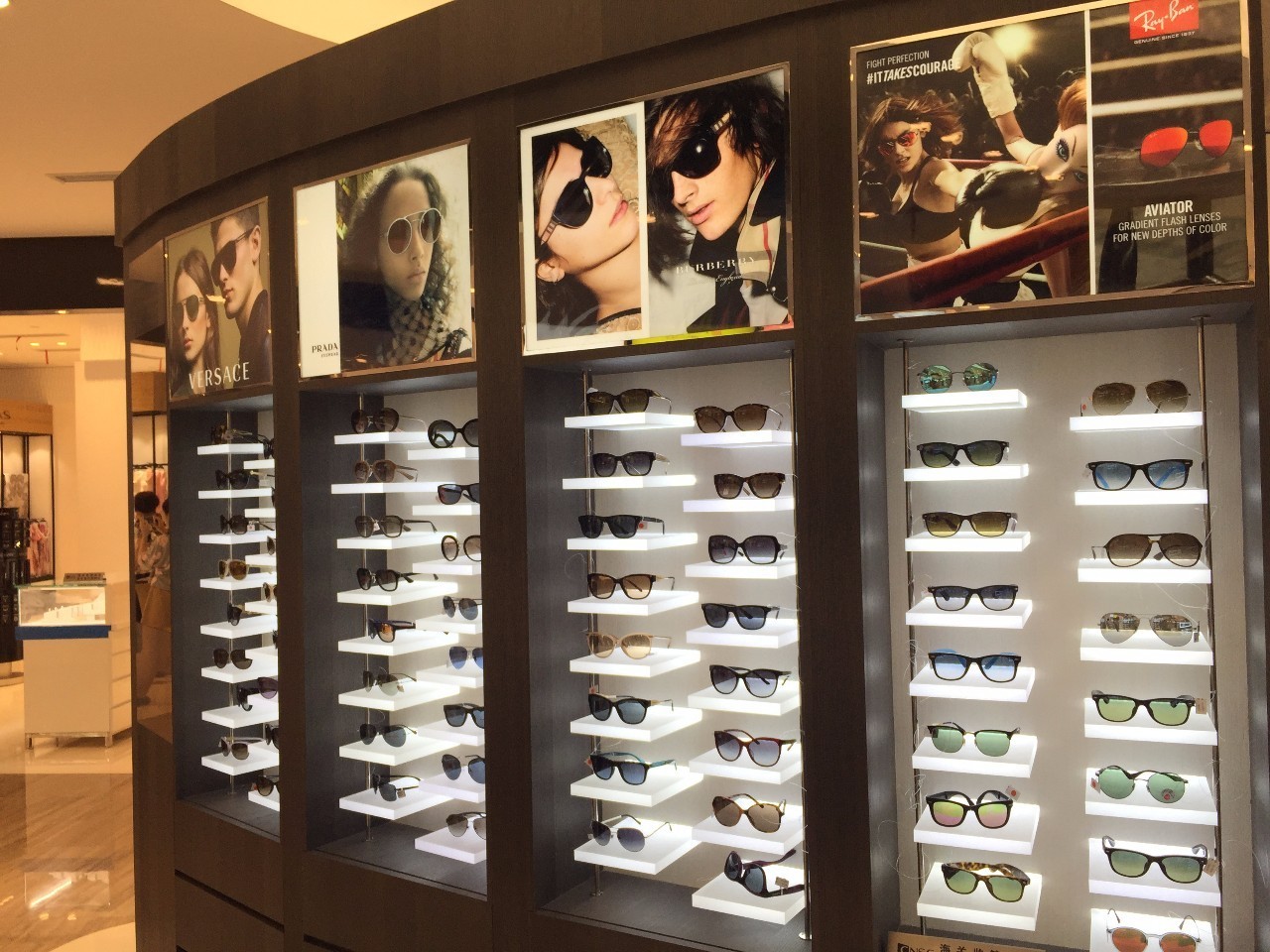 上海市内免税店,上海最大的免税店买手机