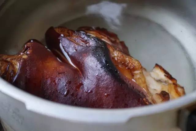 云南美食酸菜红豆猪脚,宾川县酸汤猪脚