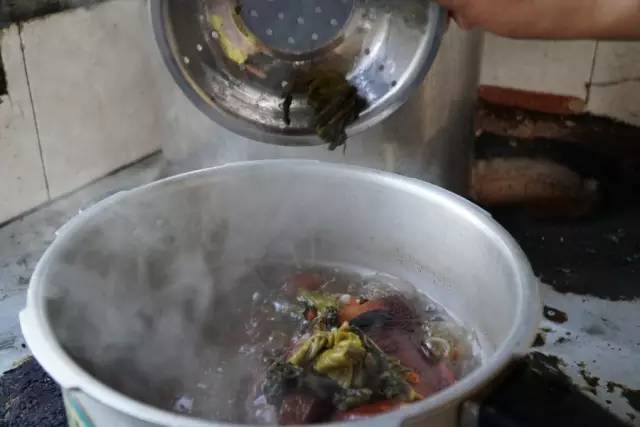 云南美食酸菜红豆猪脚,宾川县酸汤猪脚