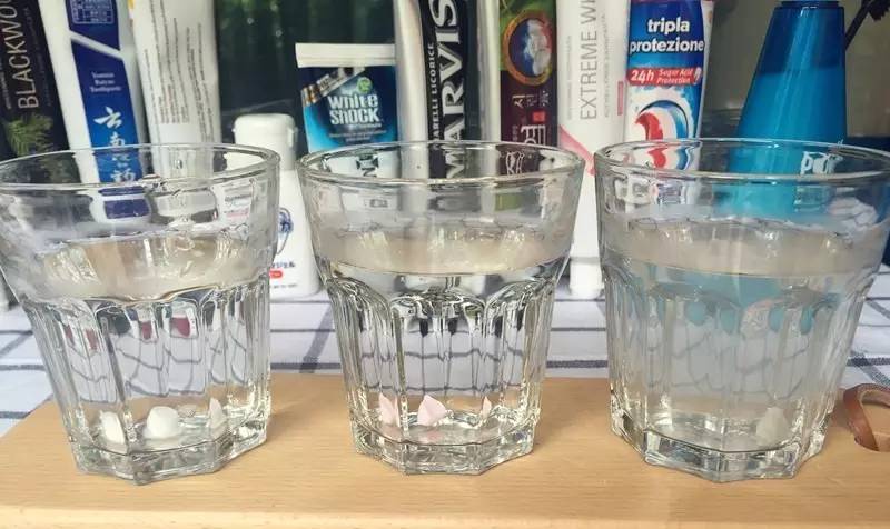 让你牙齿白到发光的网红牙膏,怒刷30次黑卡