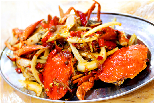 三亚旅行结婚纪念日,小两口结婚纪念日在家过二人世界