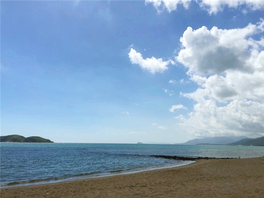 三亚旅行结婚纪念日,小两口结婚纪念日在家过二人世界