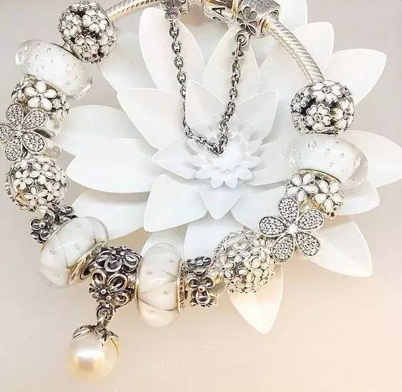 潘多拉是奢侈品嘛,潘多拉属于奢侈品吗