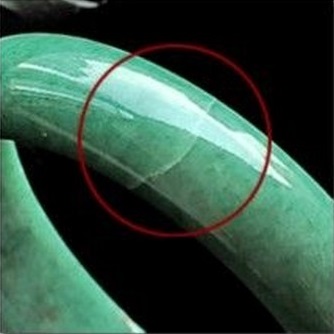 翡翠有裂纹正常吗,有裂纹的翡翠价值