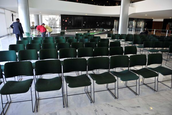 走进神秘的巴西总统府，黑衣警卫寸步不离