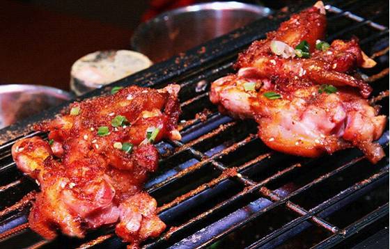 南宁第一家脆皮猪脚,南宁米马河木桶猪脚