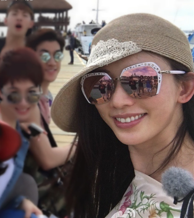 李晨、晓明哥来告诉你，遇到这些开车窘况明星们的护眼招数