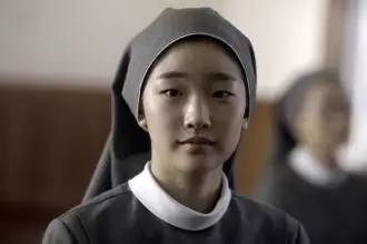 丁一宇安宰贤谁帅,一个单眼皮丑女生