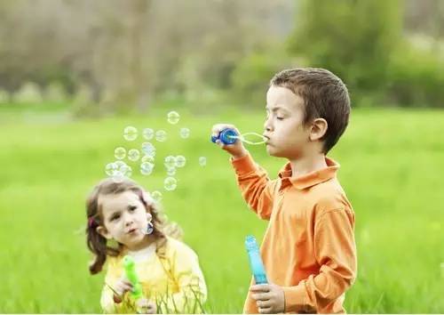 泡泡水对宝宝有害吗,给孩子买泡泡