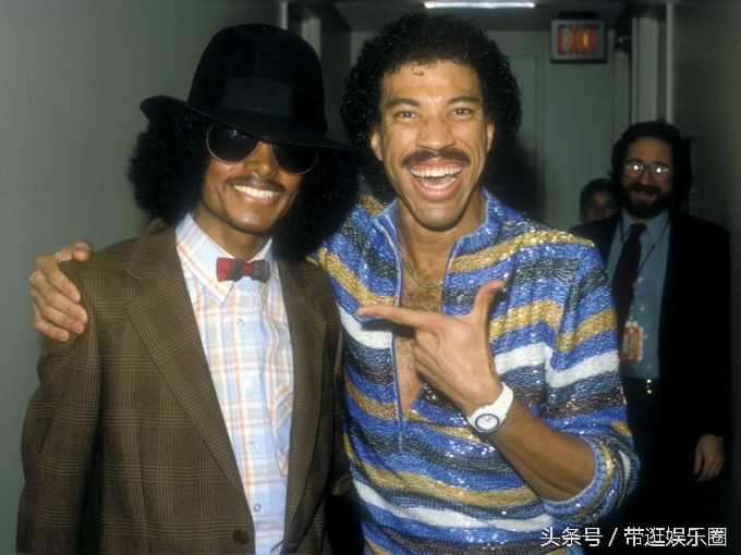 为了她抛下7800万粉丝！6点带你认识小贾斯汀最新女伴苏菲亚