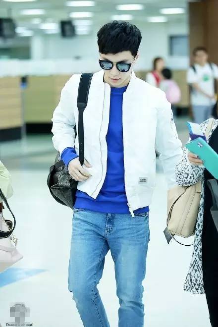 exo行走的atm,exo正规画报