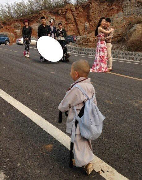 速度不知道快不快！你这网吧高是高，老板