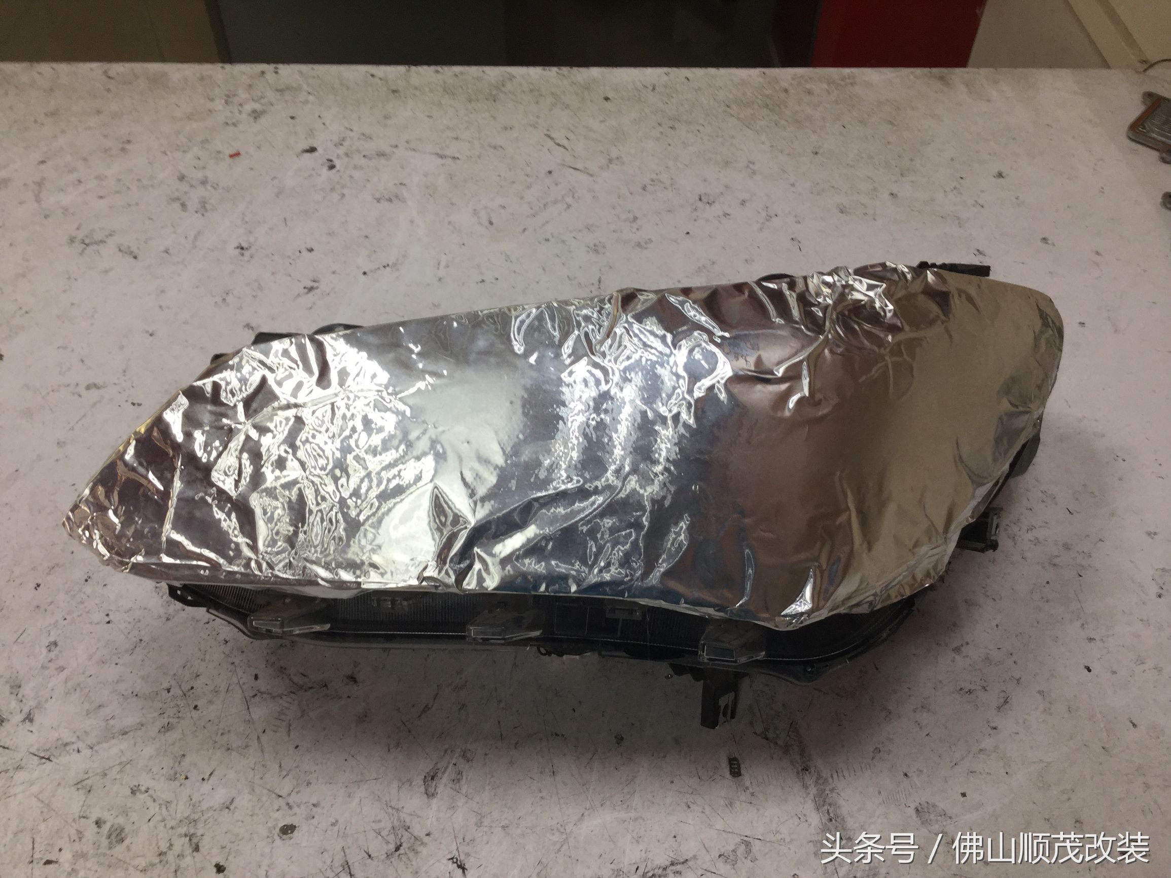 别克英朗改装led灯教程,别克英朗后备箱灯改led灯