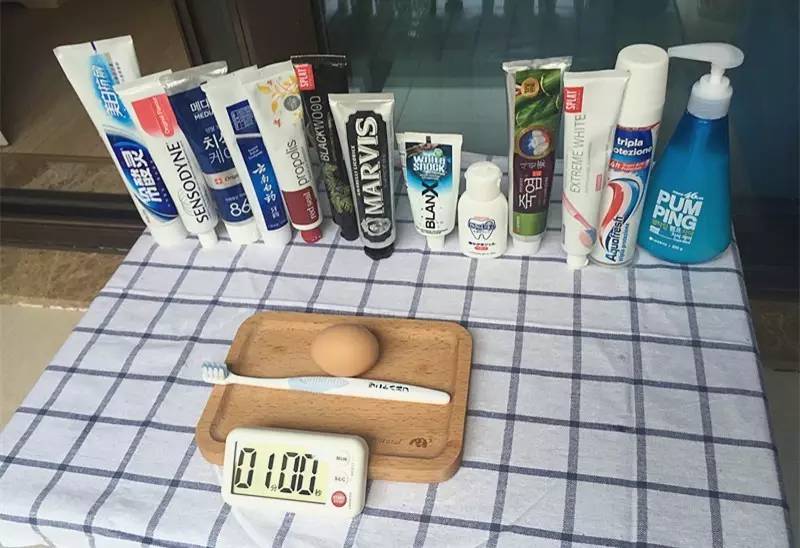 让你牙齿白到发光的网红牙膏,怒刷30次黑卡