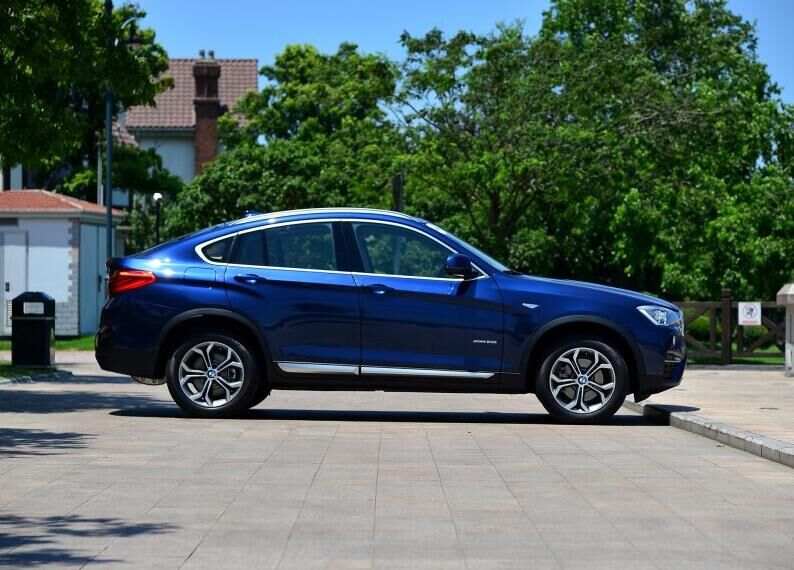 还以为楼下这款车是宝马X6！结果发现是X6它老弟