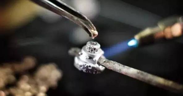 潘多拉是奢侈品嘛,潘多拉属于奢侈品吗