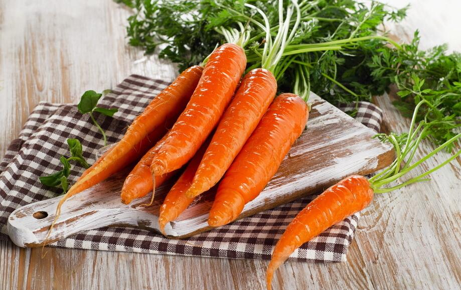 宝宝胡萝卜吃多了,宝宝体内胡萝卜素多了怎么办