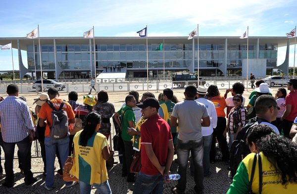 走进神秘的巴西总统府，黑衣警卫寸步不离