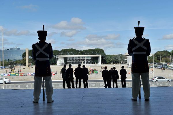 走进神秘的巴西总统府，黑衣警卫寸步不离