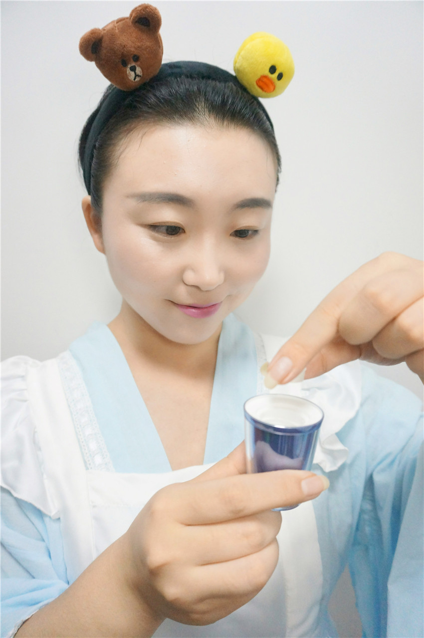 自然堂蓝瓶补水保湿水乳,适合油肌肤夏天用的自然堂冰肌水