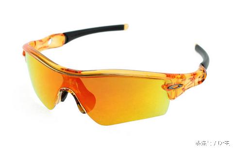 大多数人都做错了！深色太阳眼镜反伤眼，这颜色最抗紫外线！