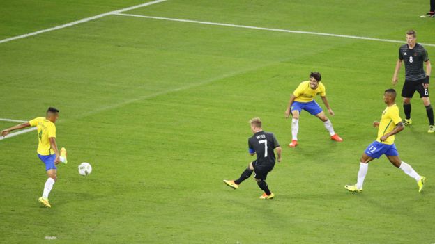 内马尔助巴西晋级8强,内马尔助巴黎红牛夺冠