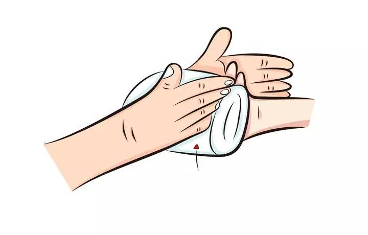 啊呜，宝宝手指被夹了